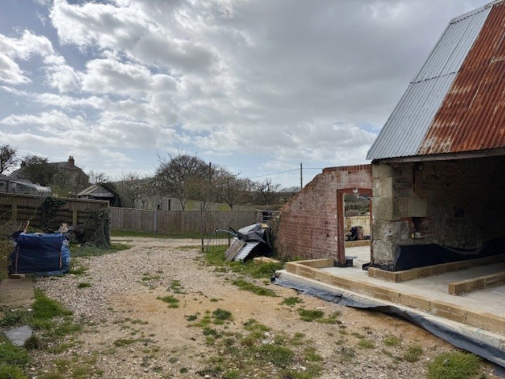 Lot: 82 - LAND AND TWO BARNS WITH CONSENT FOR RESIDENTIAL CONVERSION - view of the outside space